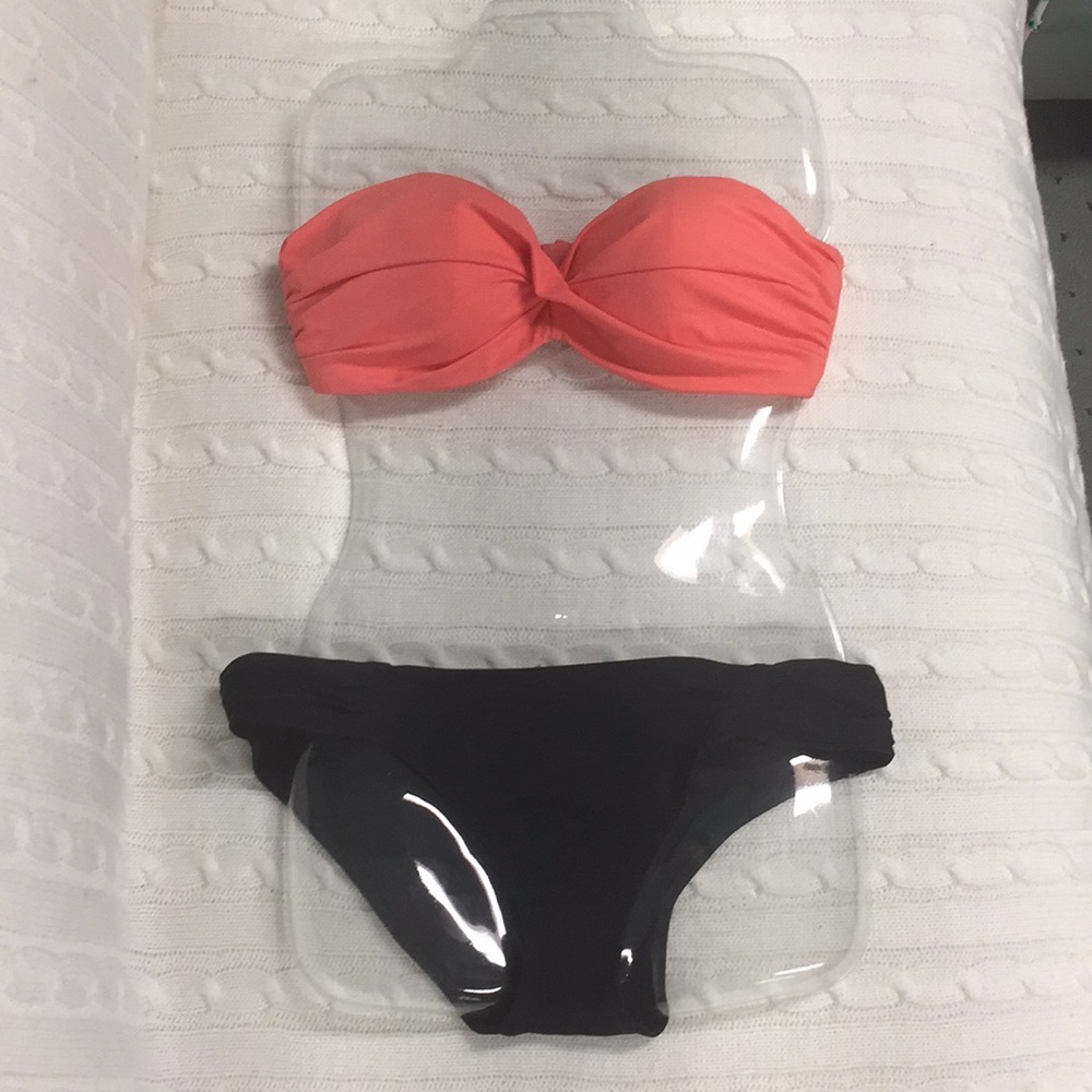 VICTORIA’S SECRET CLASSIC STRAPLESS BIKINI